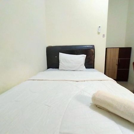 Homestay Danesti Syariah Near Bandara Sultan Hasanuddin Macasar Exterior foto