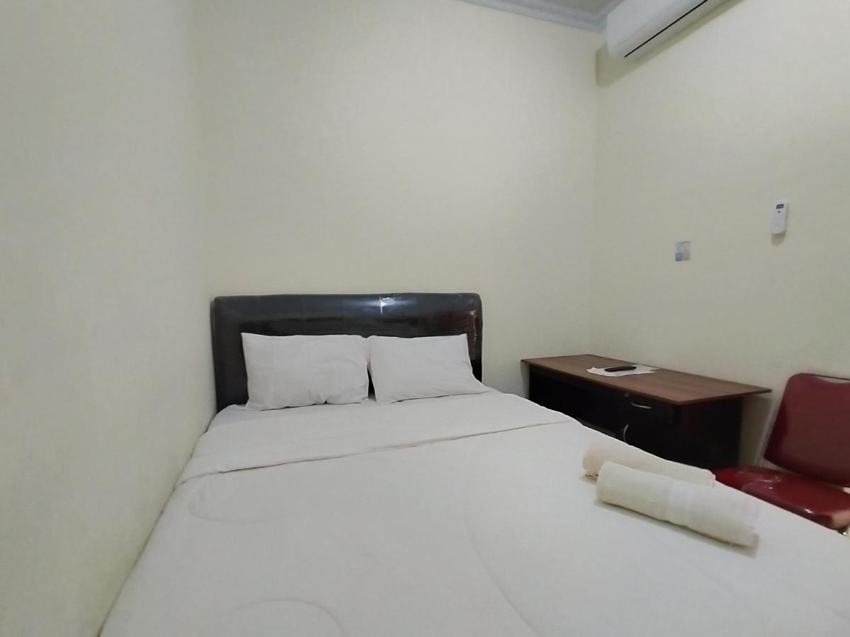 Homestay Danesti Syariah Near Bandara Sultan Hasanuddin Macasar Exterior foto