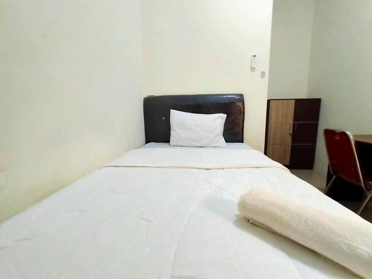 Homestay Danesti Syariah Near Bandara Sultan Hasanuddin Macasar Exterior foto