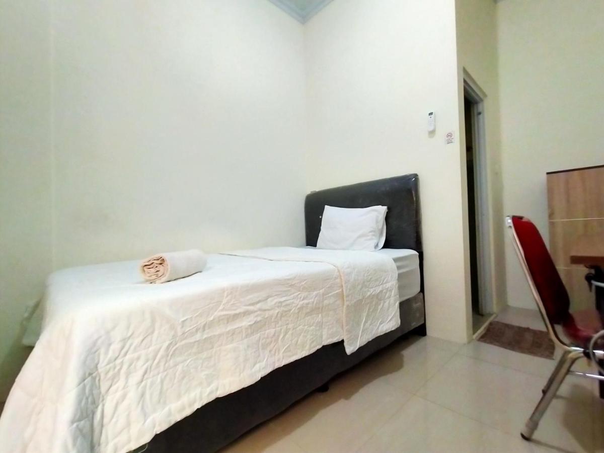Homestay Danesti Syariah Near Bandara Sultan Hasanuddin Macasar Exterior foto
