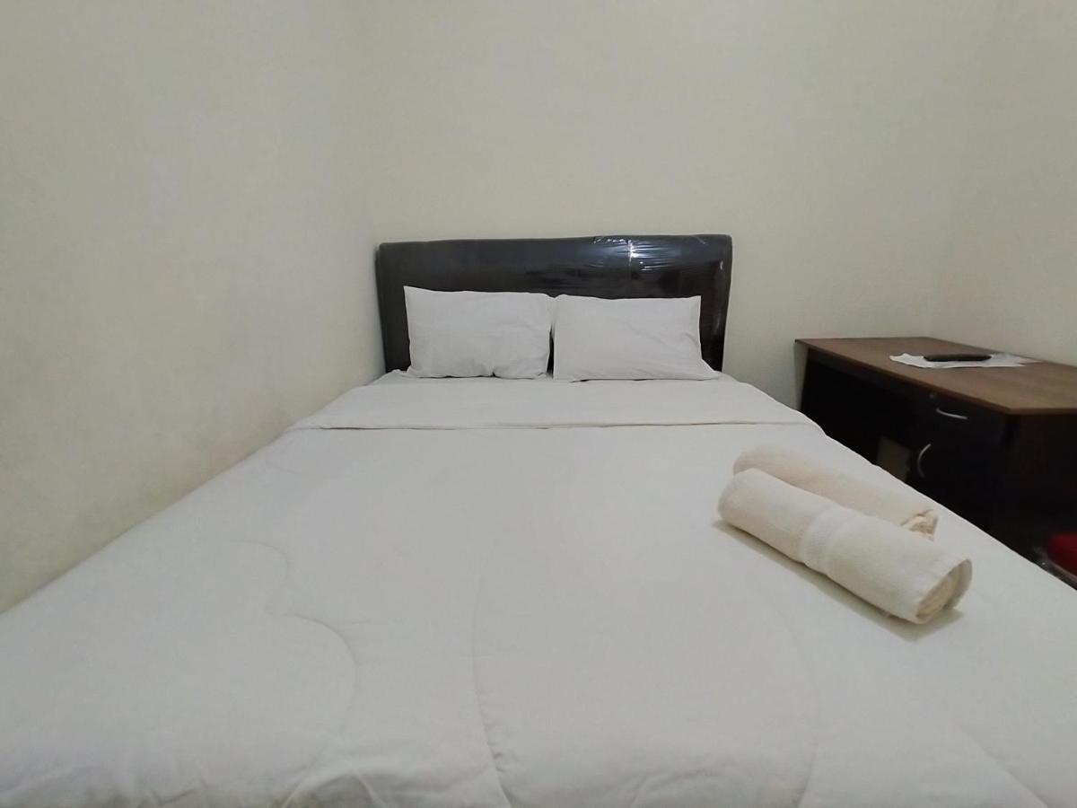 Homestay Danesti Syariah Near Bandara Sultan Hasanuddin Macasar Exterior foto