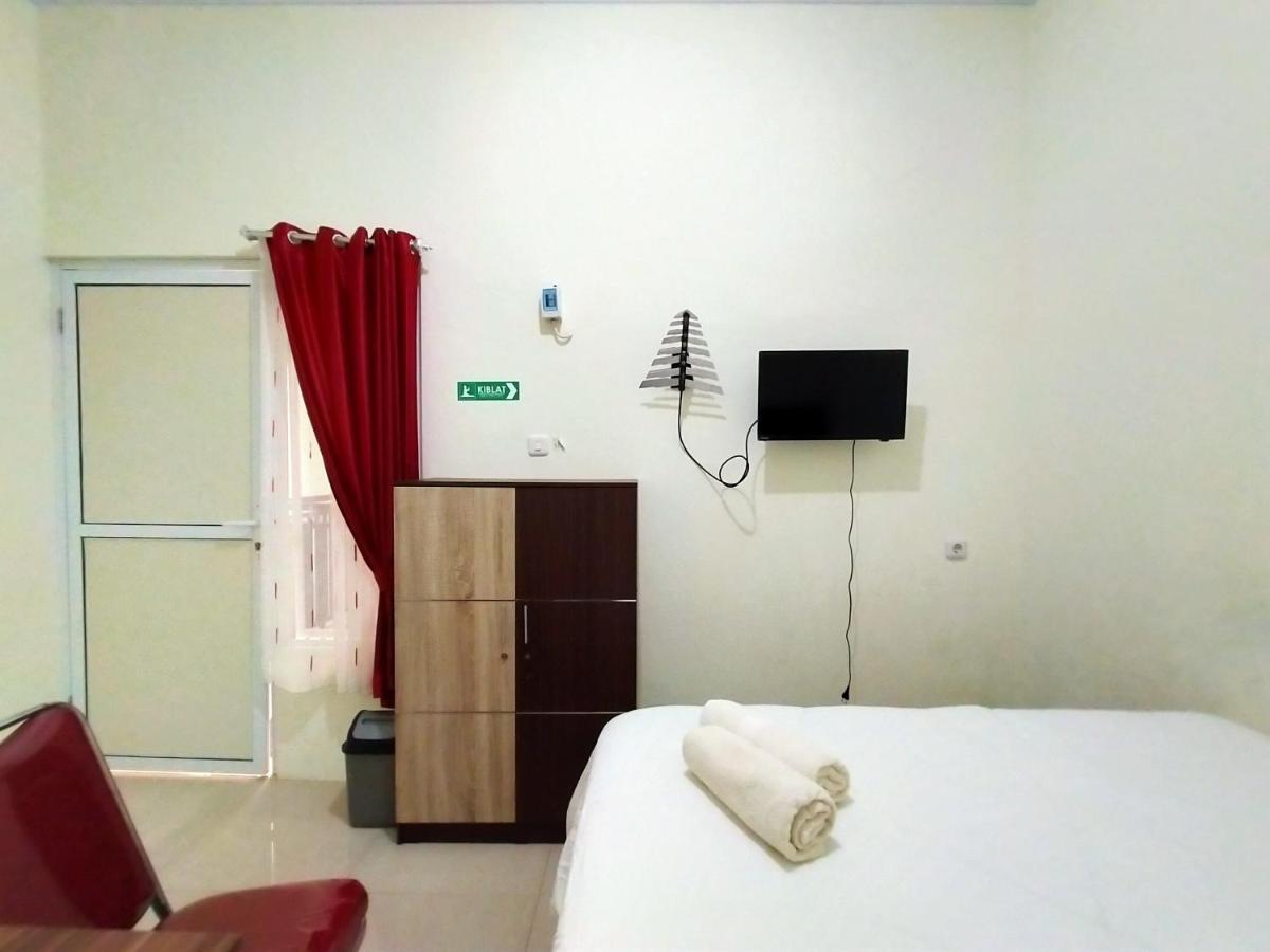 Homestay Danesti Syariah Near Bandara Sultan Hasanuddin Macasar Exterior foto