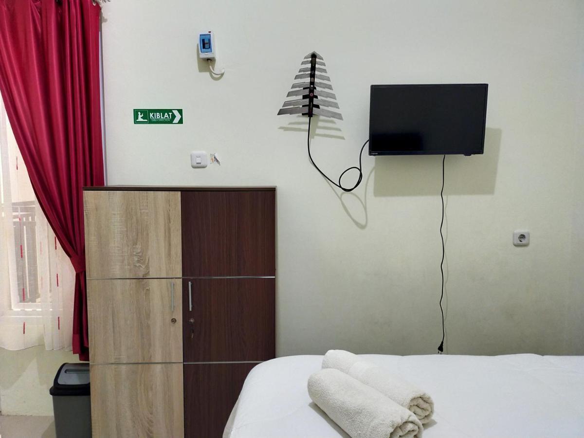 Homestay Danesti Syariah Near Bandara Sultan Hasanuddin Macasar Exterior foto