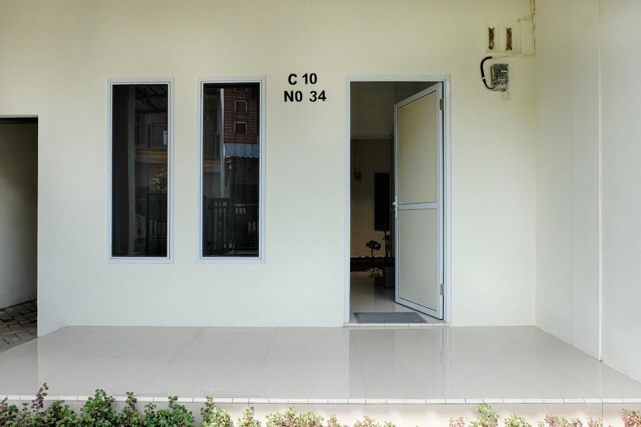 Homestay Danesti Syariah Near Bandara Sultan Hasanuddin Macasar Exterior foto