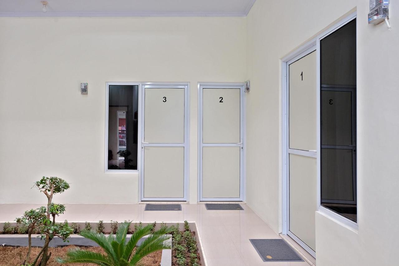 Homestay Danesti Syariah Near Bandara Sultan Hasanuddin Macasar Exterior foto