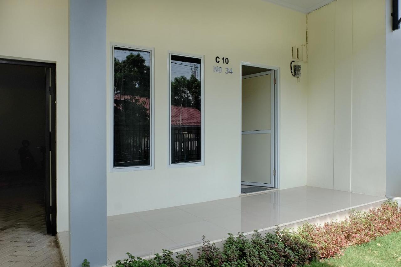 Homestay Danesti Syariah Near Bandara Sultan Hasanuddin Macasar Exterior foto