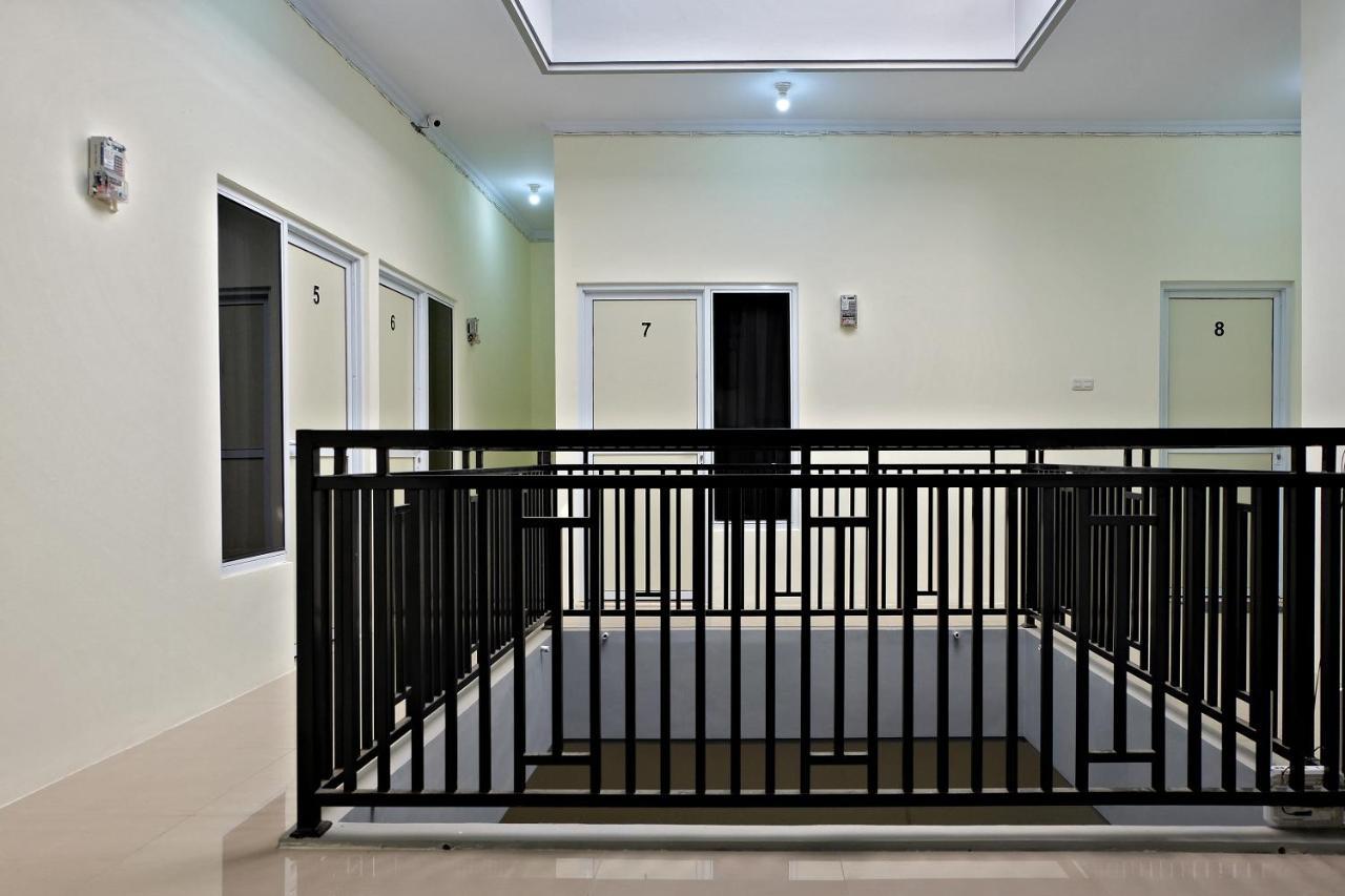 Homestay Danesti Syariah Near Bandara Sultan Hasanuddin Macasar Exterior foto