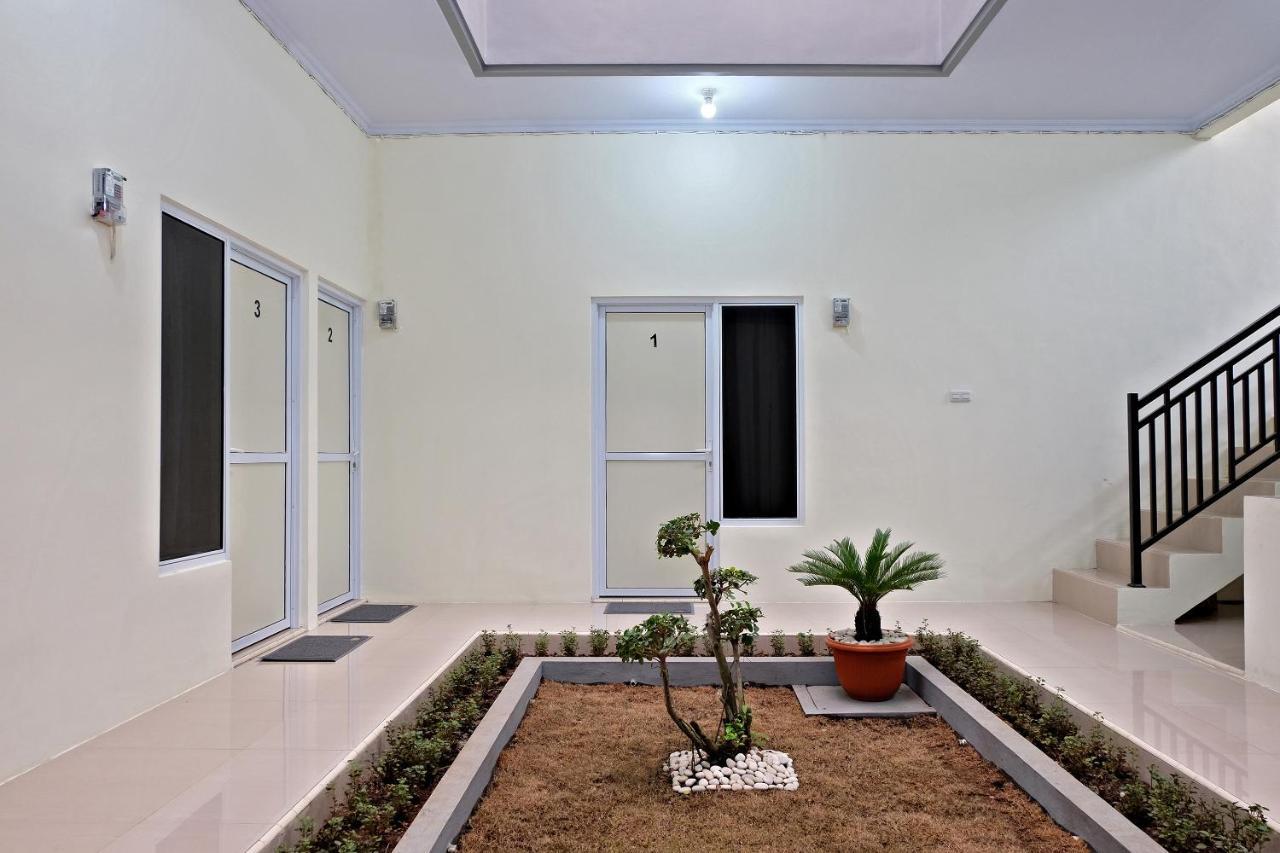 Homestay Danesti Syariah Near Bandara Sultan Hasanuddin Macasar Exterior foto