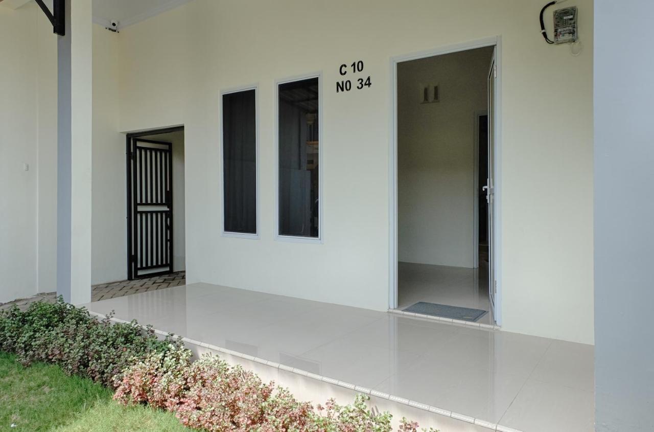 Homestay Danesti Syariah Near Bandara Sultan Hasanuddin Macasar Exterior foto